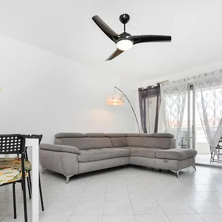1 Bedroom Stunning In